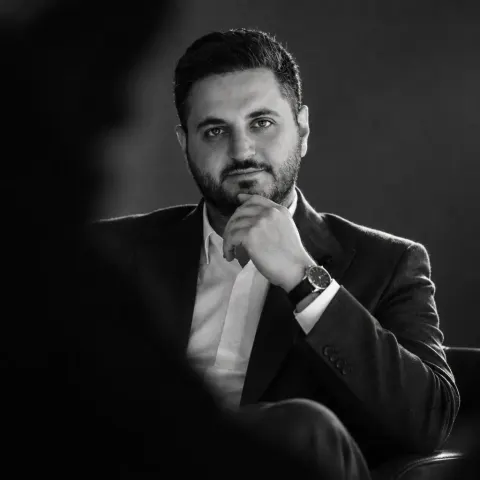 عکس سیاه سفید رو مبل